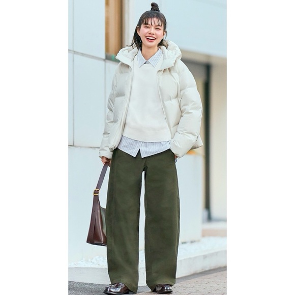 UNIQLO • Cream Seamless Hooded Down Puffer Jacket, XS - Picture 15 of 16